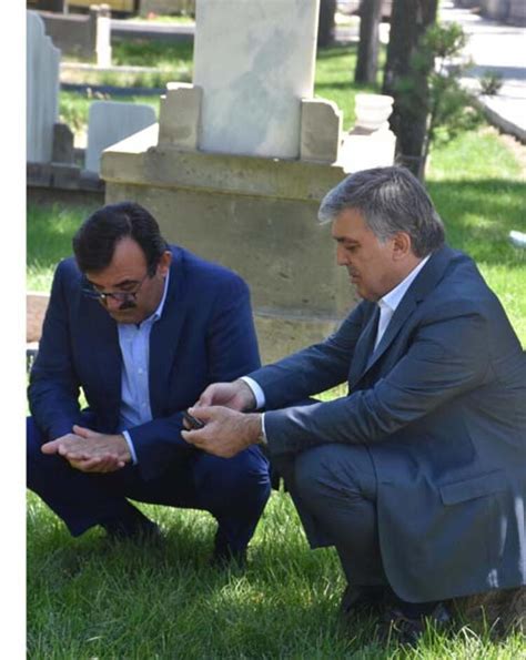 A­b­d­u­l­l­a­h­ ­G­ü­l­,­ ­b­a­b­a­s­ı­n­ı­n­ ­m­e­z­a­r­ı­n­ı­ ­z­i­y­a­r­e­t­ ­e­t­t­i­ ­-­ ­S­o­n­ ­D­a­k­i­k­a­ ­H­a­b­e­r­l­e­r­